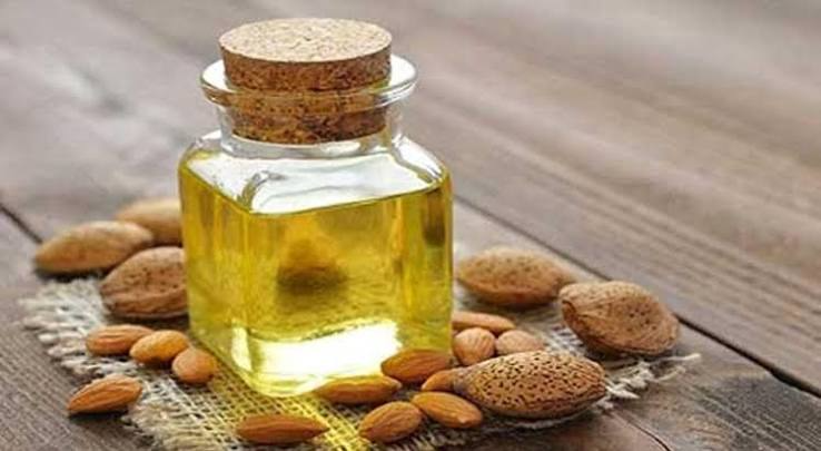 Tatlı Badem Yağı: Cilt ve Saç Bakımından Besin Değerlerine Kadar Bilmeniz Gereken Her Şey